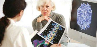 Симптомы и лечение остеопороза у молодых и пожилых женщин после 50 лет