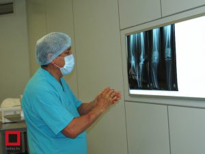 врач НИИ ортопедии в Казахстане